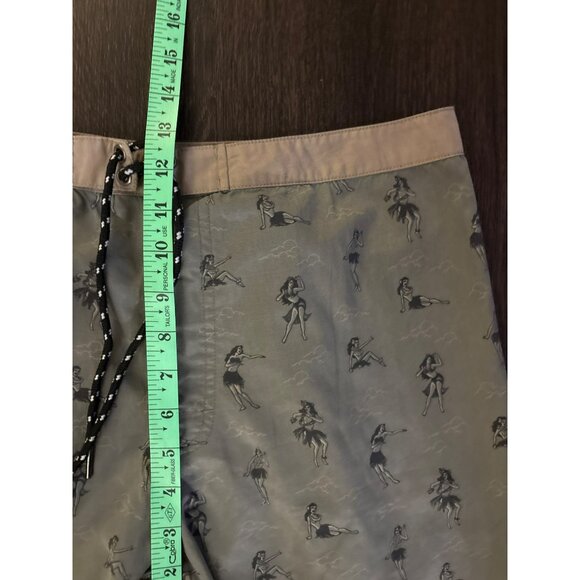Iron And Resin Men's Haole Hula Girls Board Shorts Size 32 - Picture 6 of 7